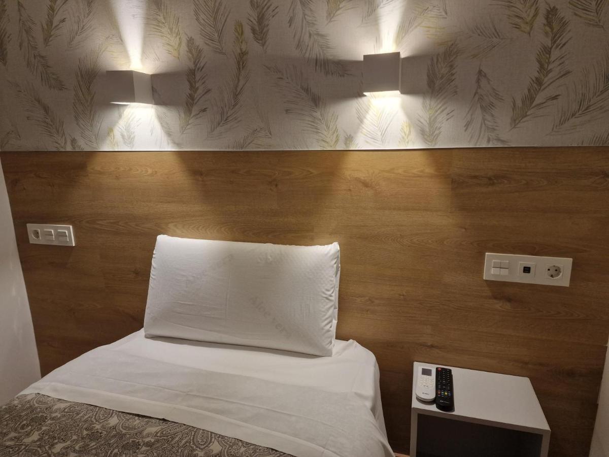 Hostal Esparteros Madrid Extérieur photo